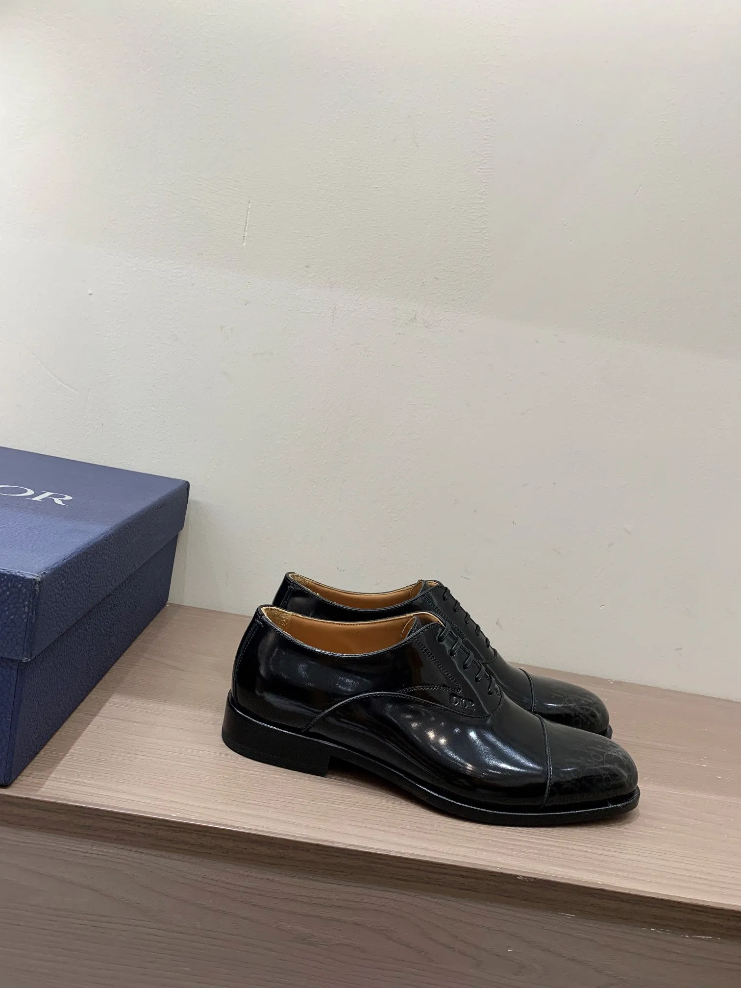 [Dior] Top P: 960💰 Standard code 39-44 (38.45.46 custom-made, non-returnable and non-exchangeable) Dior Dior's latest high-end men's boutique casual leather shoes, imported cowhide upper, water-dyed cowhide lining, imported leather outsole, perfect details are impeccable.